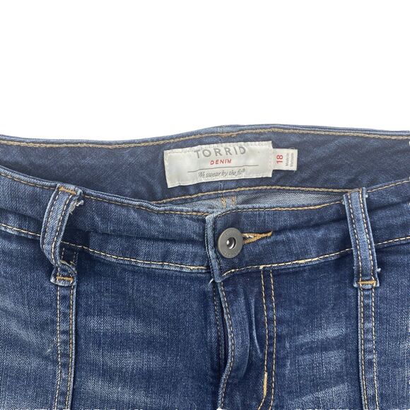 Torrid Denim Shorts Plus 18 Retro 70s Skater Medium Wash Blue Jeans Stretch 42x7 - Picture 3 of 11